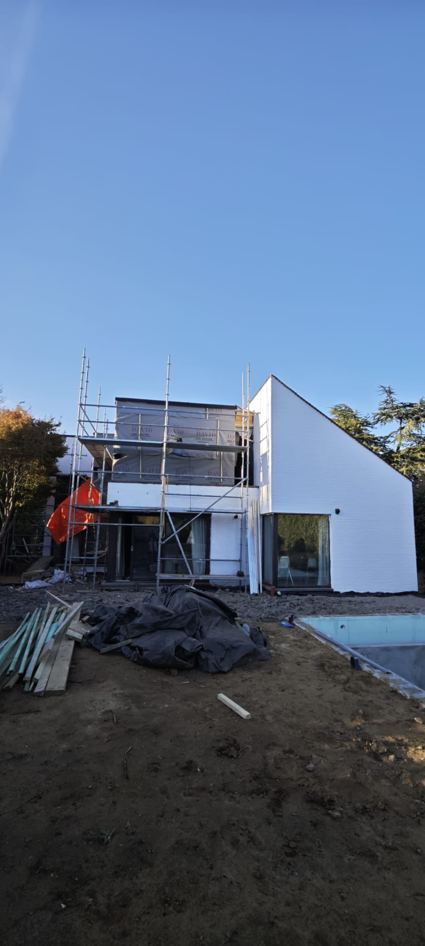 Semal — façade enduite, chantier en cours